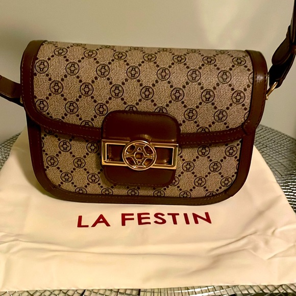 Bag I’m very good condition I wore a few times!! - Picture 1 of 5